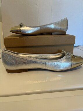 Wishbone by Brown Shoes metallic flat.